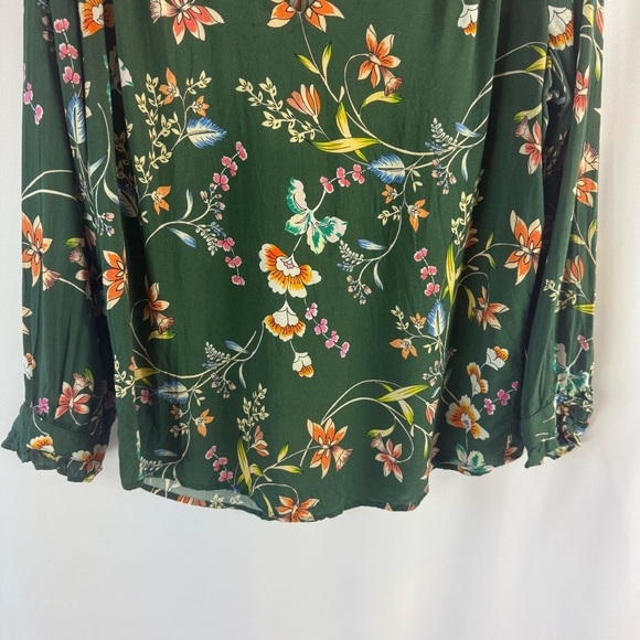 Velvet by Graham & Spencer Green
Floral long Sleeve Blouse Size:L - Picture 4 of 14